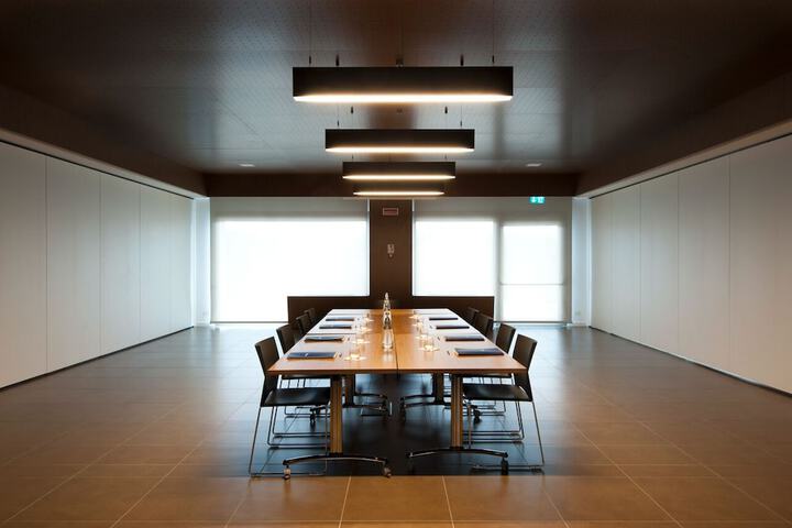 Business Center 69 of 86