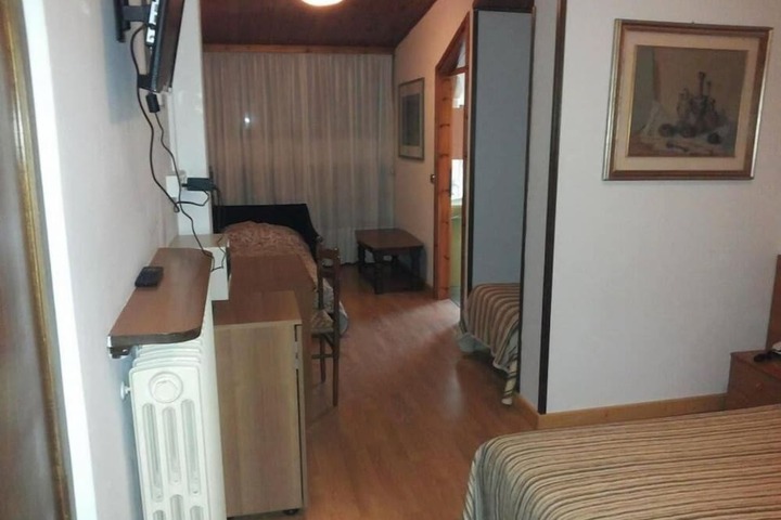Room 11 of 34