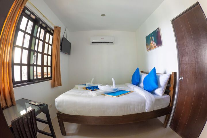Room 7 of 33
