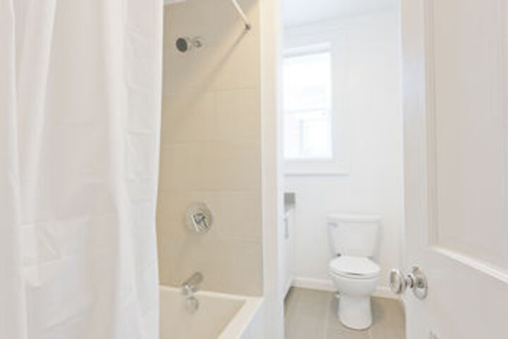 Room 2 of 8
