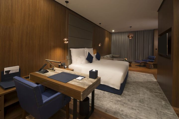 Room 14 of 104