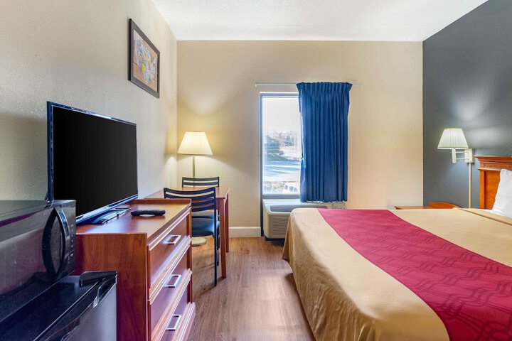 1 King Bed (2 of 5)