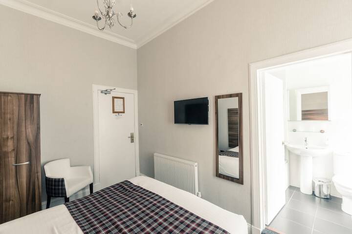 Room 4 of 56