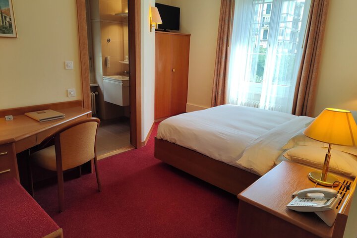 Room 34 of 65