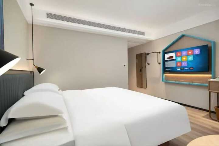 Room 4 of 13