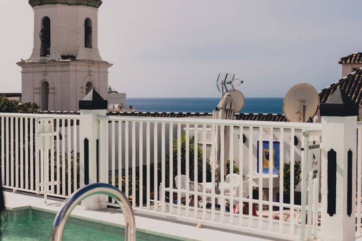 Pool 44 of 71