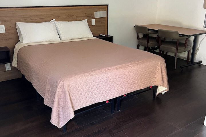 Room 16 of 53