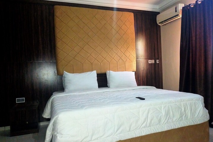 Room 6 of 34
