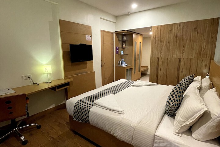 Room 11 of 38