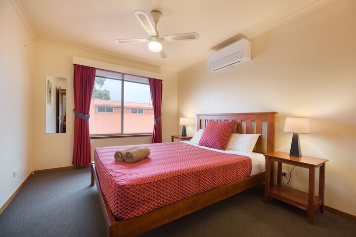 Room 32 of 83