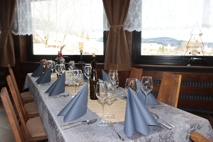 Dining 90 of 121