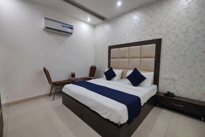 Room 8 of 22