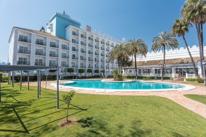 Hotel with Pool