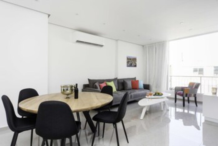 Room 6 of 20