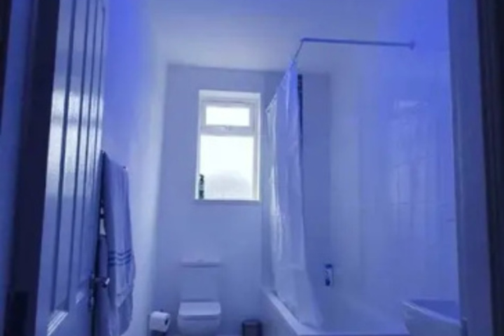 Room 13 of 18