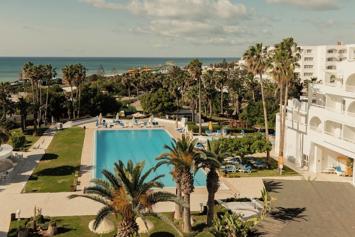Hotel Pool