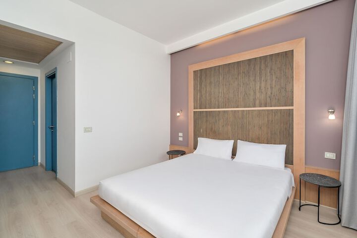 Room 13 of 44