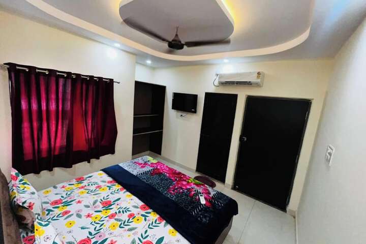 Room 7 of 24