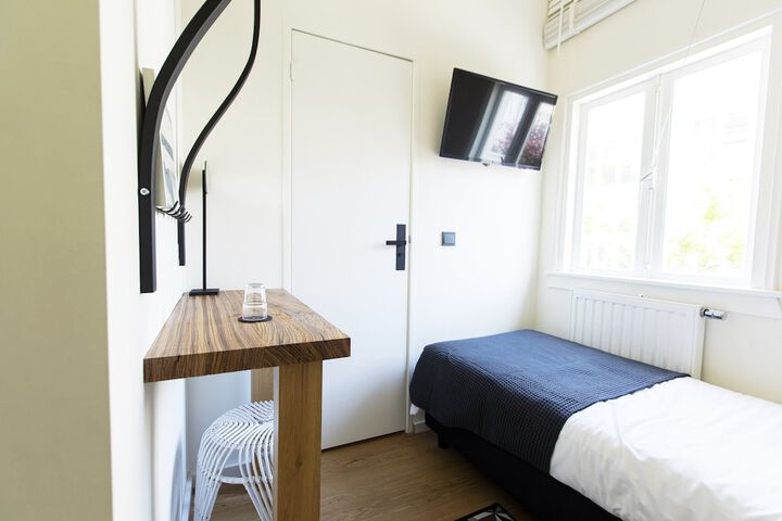 Room 18 of 100