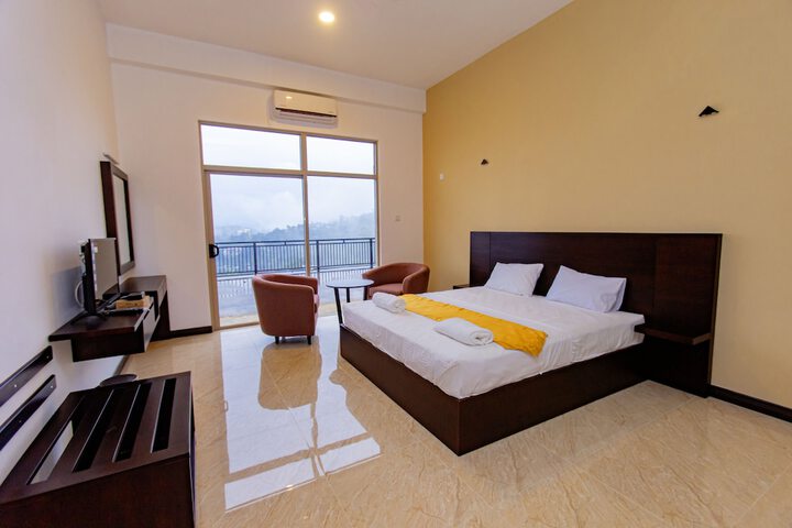 Room 2 of 7