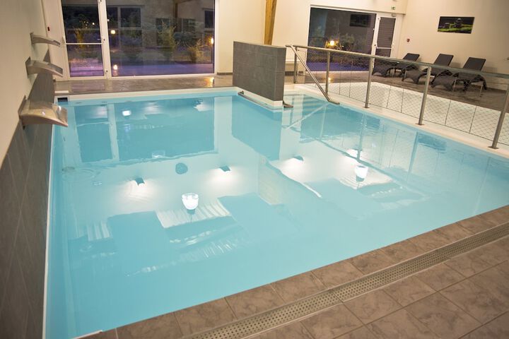 Hotel with Pool