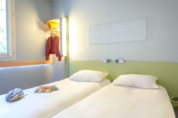 Room 9 of 31