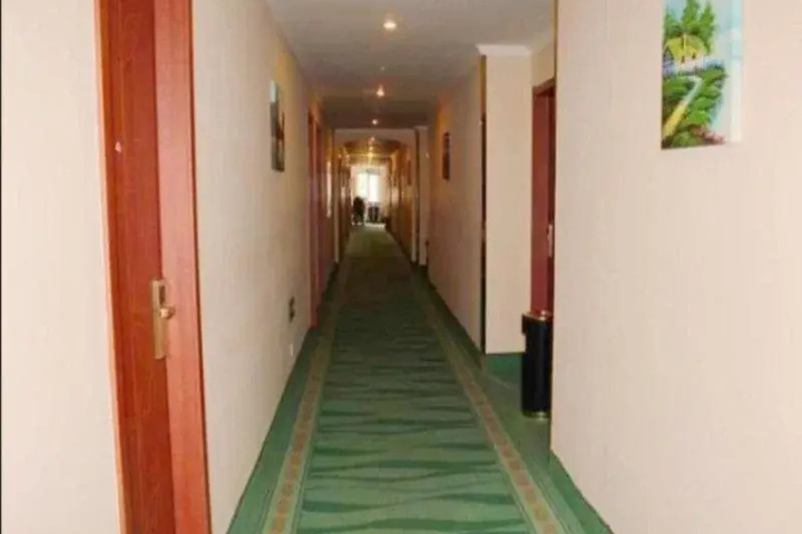 Room 9 of 15