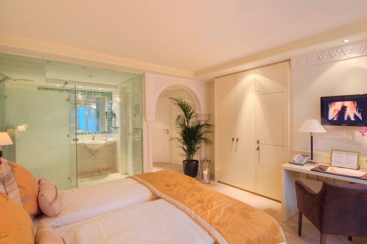 Room 6 of 40