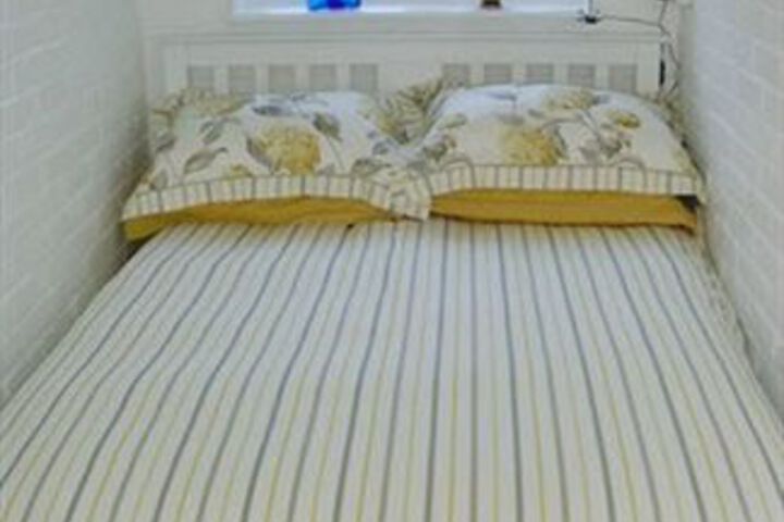 Room 4 of 7