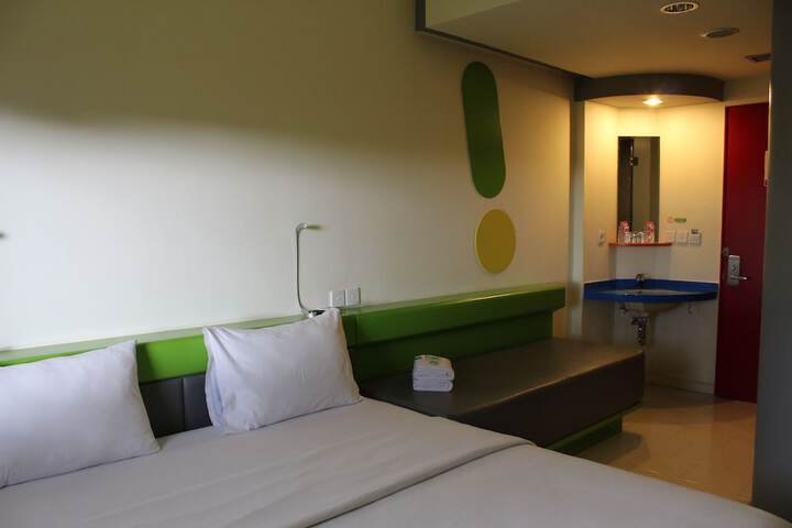 Room 10 of 30