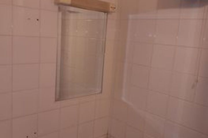 Room 2 of 33