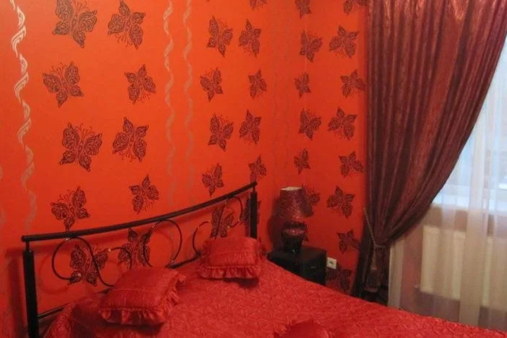 Room 2 of 16