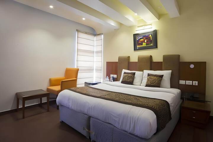 Room 7 of 27
