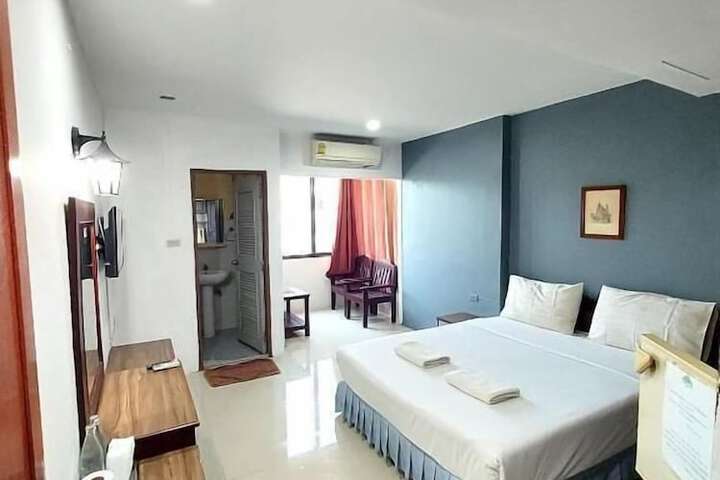 Room 30 of 47