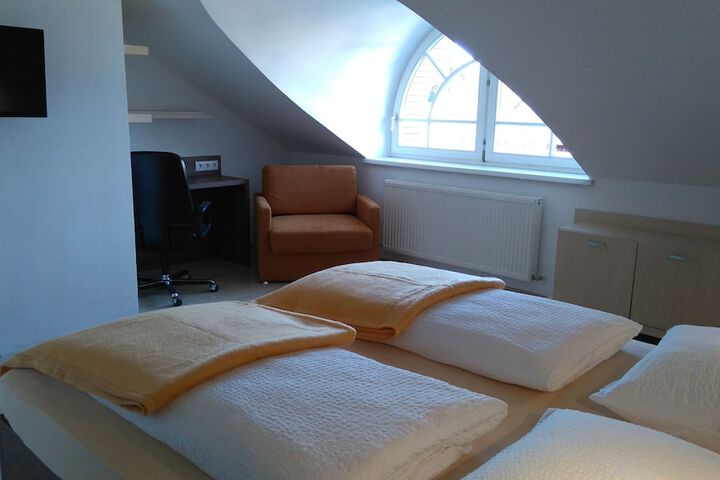 Room 3 of 251