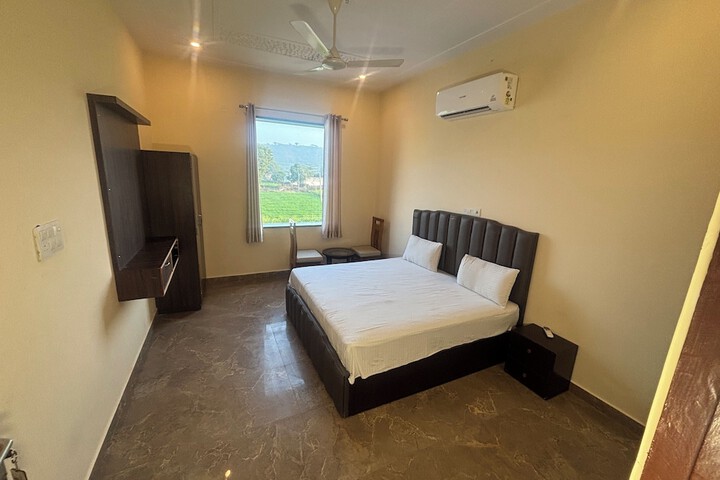 Room 10 of 73