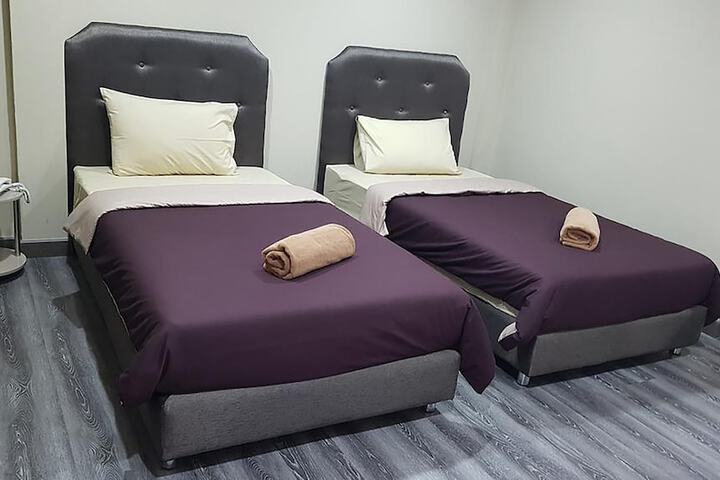 Room 6 of 25
