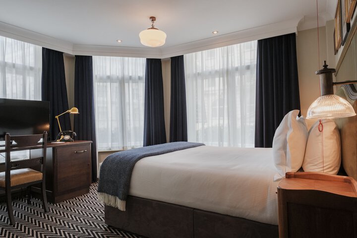 Room 34 of 87