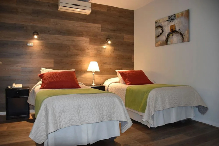 Room 4 of 17