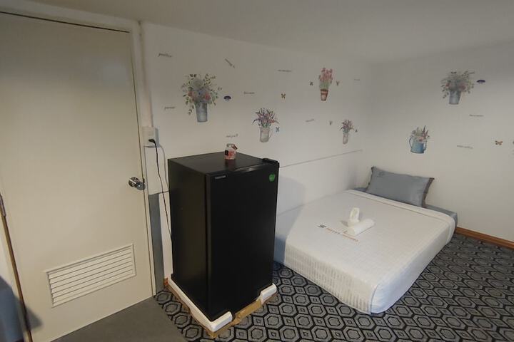 Room 11 of 30