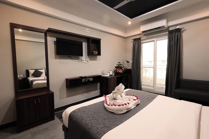 Room 9 of 33