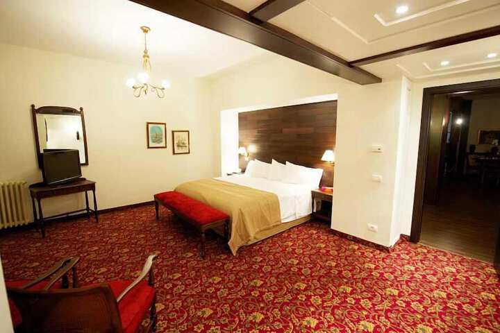 Room 5 of 33