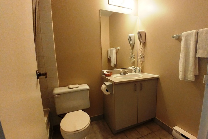 Room 25 of 38