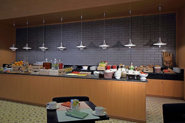 Dining 49 of 78