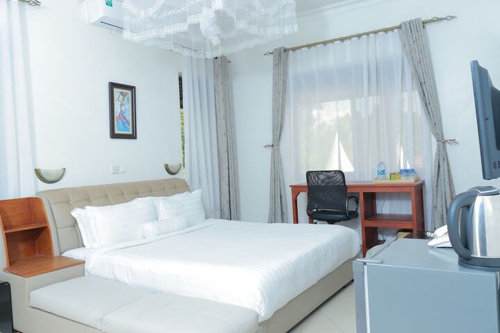 Room 45 of 182