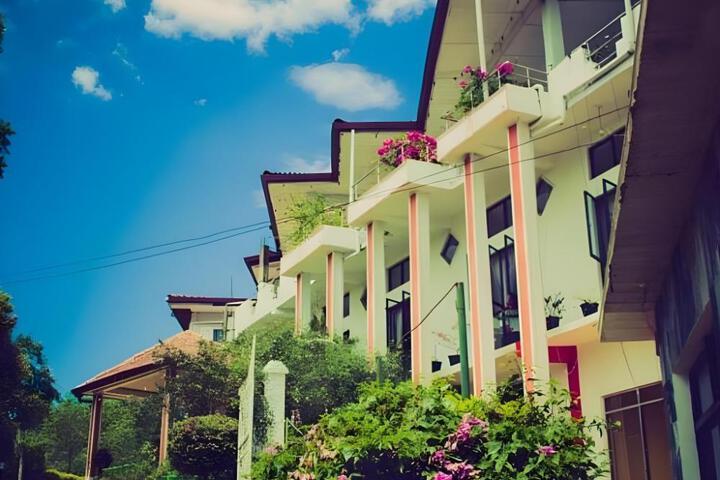 Hotel Uva Rest Sanasta