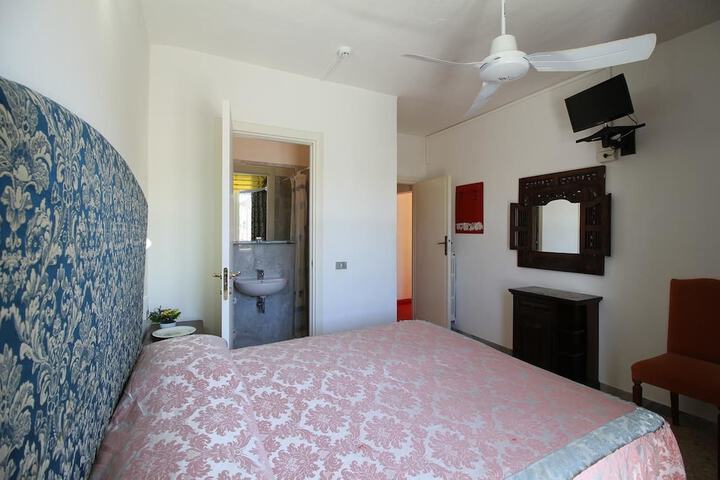 Room 10 of 15