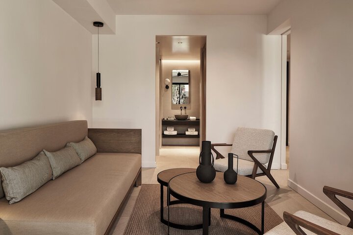 Room 42 of 155