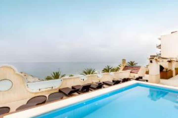 Pool Hotel