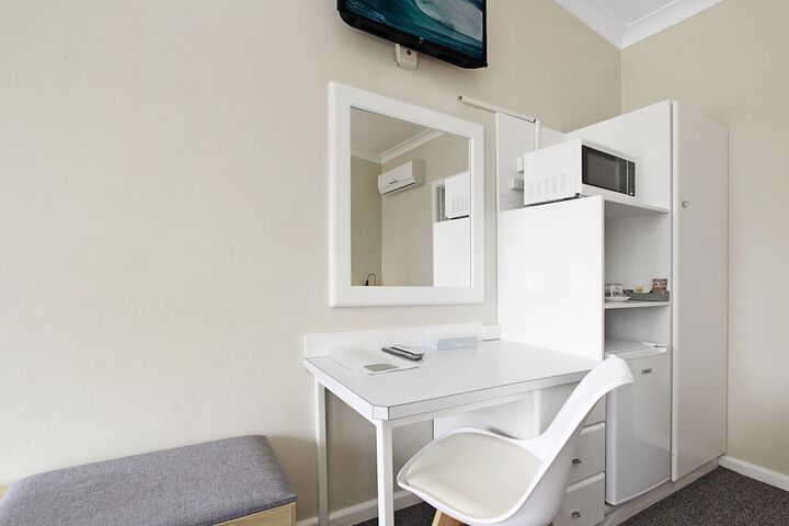 Room 5 of 18